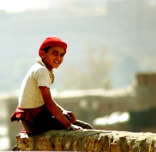 abeer_maadawy_boy_in_red_hat__2007_photograph_cm__50_x_50_egitto